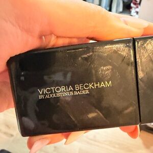 VICTORIA BECKHAM FOUNDATION AND CONCEALER